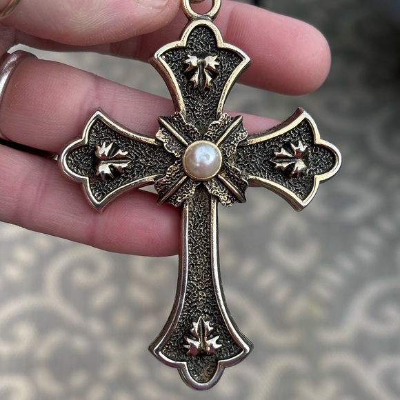 Vintage 1975 Sarah Coventry Cross Pendant! - Picture 3 of 7